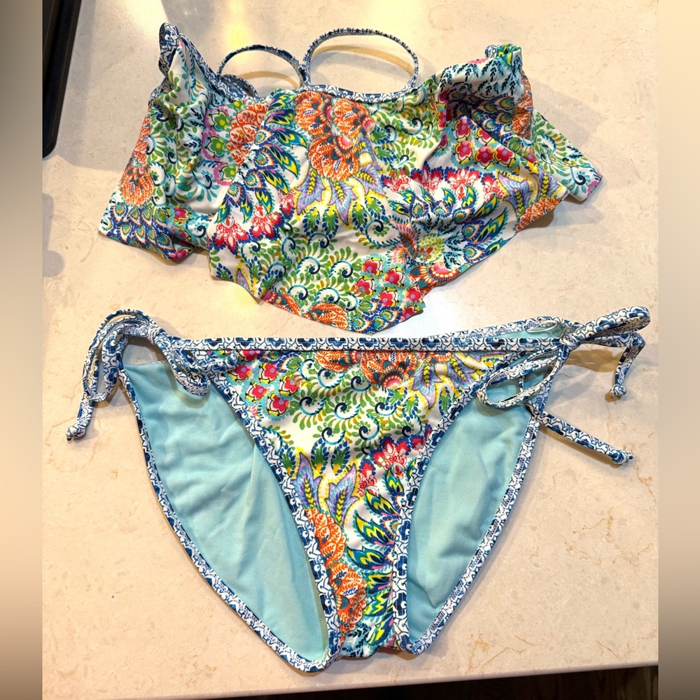 Ladies multicolored bikini.  Took off tags never worn M bottom L top